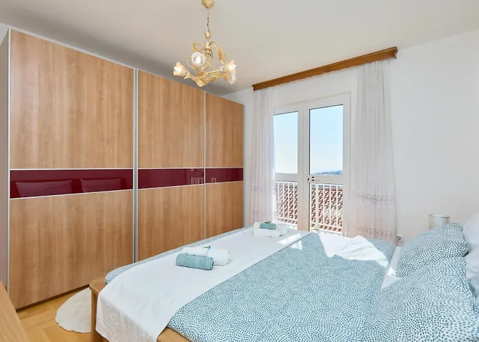 公寓 Bellevue Duplex *