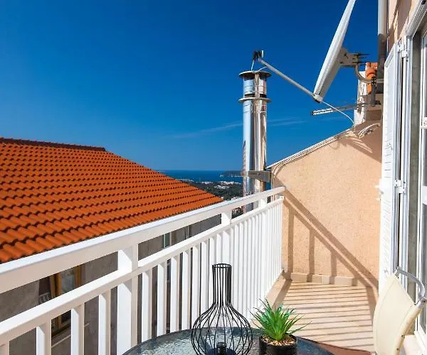 Bellevue Duplex شقة *