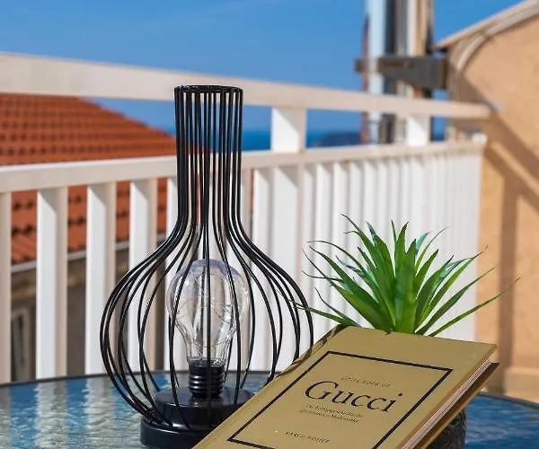 公寓 Bellevue Duplex *